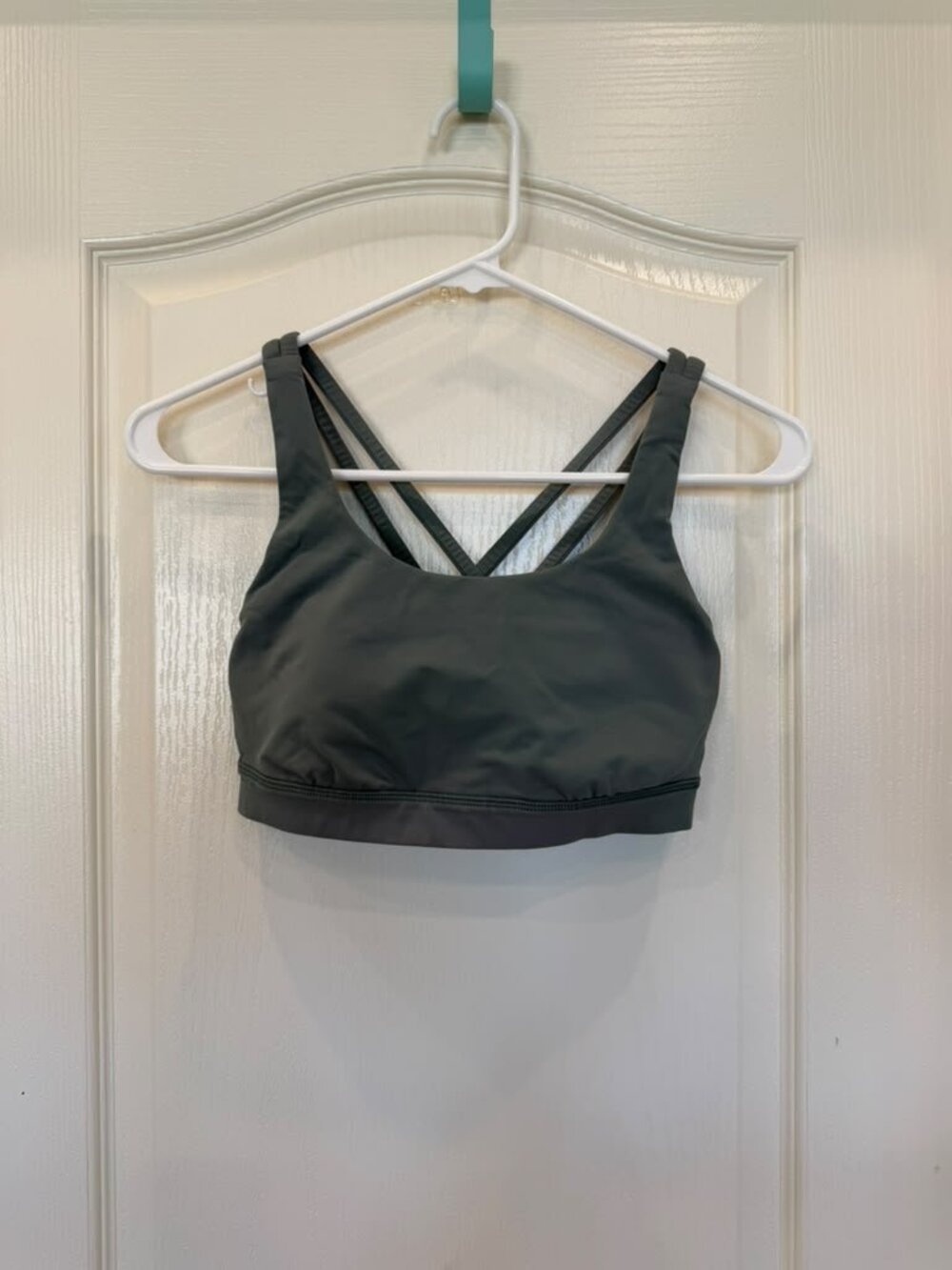 Lululemon Energy Bra Black Size 4 Luxtreme Strappy Back Medium Support